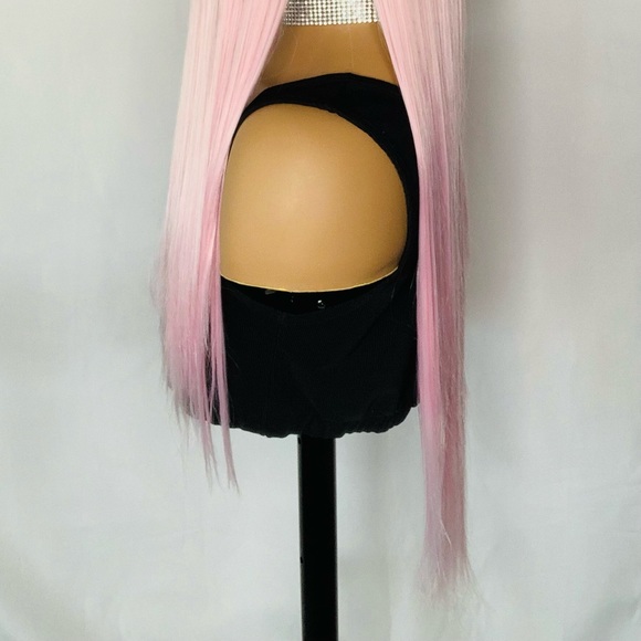 28” Ombre Bubble Gum Pink 13x2.5 Lace Front Synthetic Wig - Picture 8 of 10
